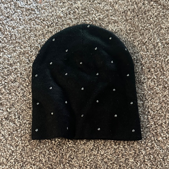 Chic Black Knit Beanie - Picture 1 of 4